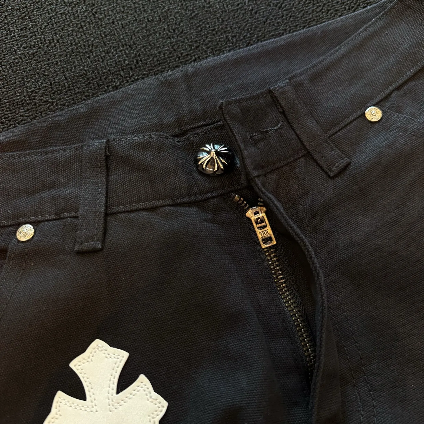 P280 Style number: D359 So cool from Chromehearts Chromehearts Contrast color leather overalls Color #Black Size #S-Xxl (28 30 32 34 36) 28 Waist 74 Hips 102 Length 101 30 Waist 78 Hips 106 Length 102 32 Waist 82 Hips 110 Pants length 103 34 Waist 86 Hips 114 Pants length 104 36 Waist 90 Hips 118 Pants length 106